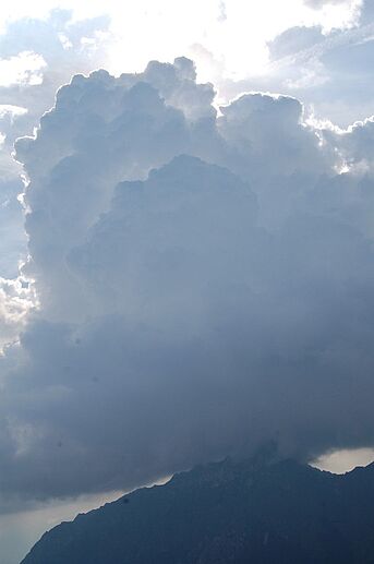 Gewitterwolken über dem Monte Cadria