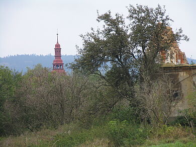 Verfallener Hof auf dem Weg nach Chrastava